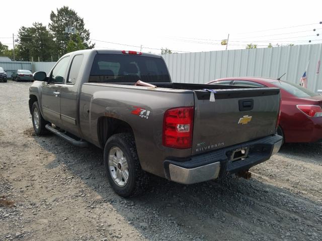 Photo 2 VIN: 1GCRKSE30BZ318439 - CHEVROLET SILVERADO 