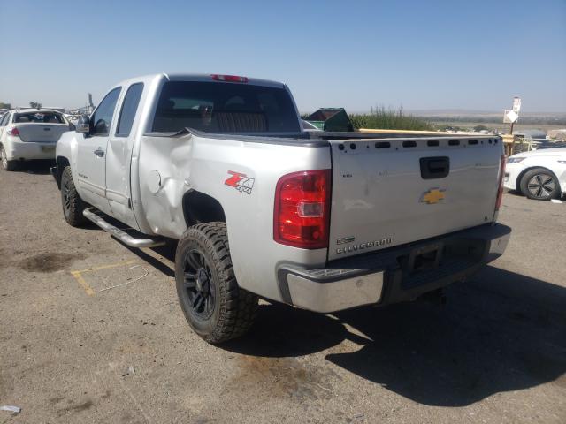 Photo 2 VIN: 1GCRKSE30BZ320062 - CHEVROLET SILVERADO 