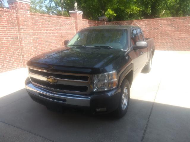 Photo 1 VIN: 1GCRKSE31BZ104088 - CHEVROLET SILVERADO 