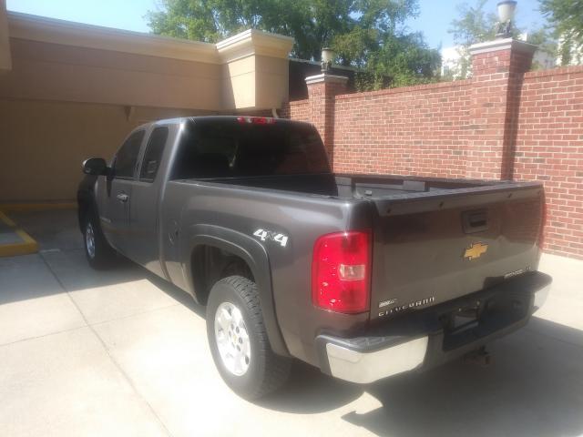 Photo 2 VIN: 1GCRKSE31BZ104088 - CHEVROLET SILVERADO 