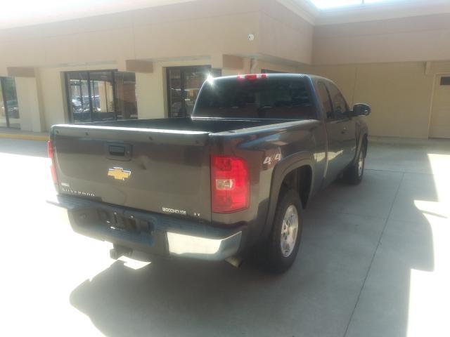 Photo 3 VIN: 1GCRKSE31BZ104088 - CHEVROLET SILVERADO 