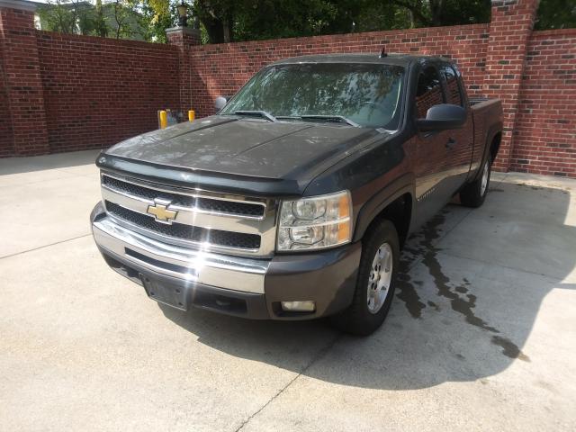 Photo 1 VIN: 1GCRKSE31BZ104088 - CHEVROLET SILVERADO 