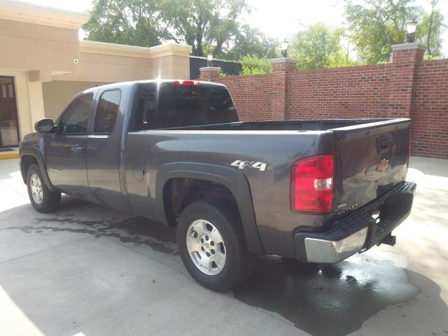 Photo 2 VIN: 1GCRKSE31BZ104088 - CHEVROLET SILVERADO 