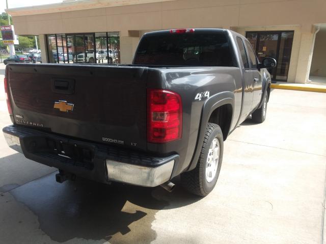 Photo 3 VIN: 1GCRKSE31BZ104088 - CHEVROLET SILVERADO 