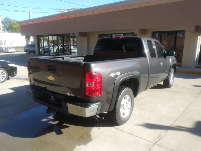 Photo 3 VIN: 1GCRKSE31BZ104088 - CHEVROLET SILVERADO 