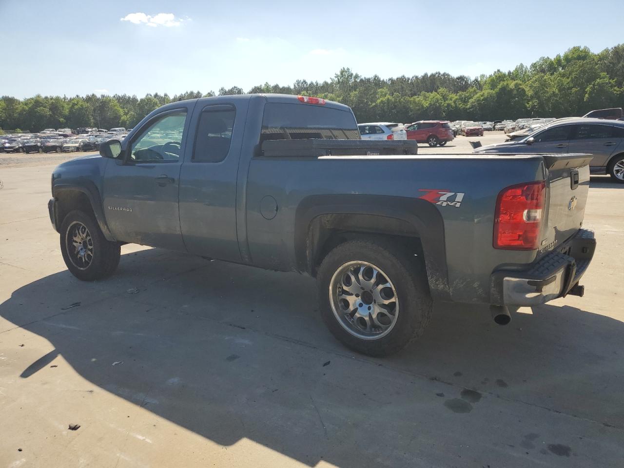 Photo 1 VIN: 1GCRKSE31BZ123482 - CHEVROLET SILVERADO 