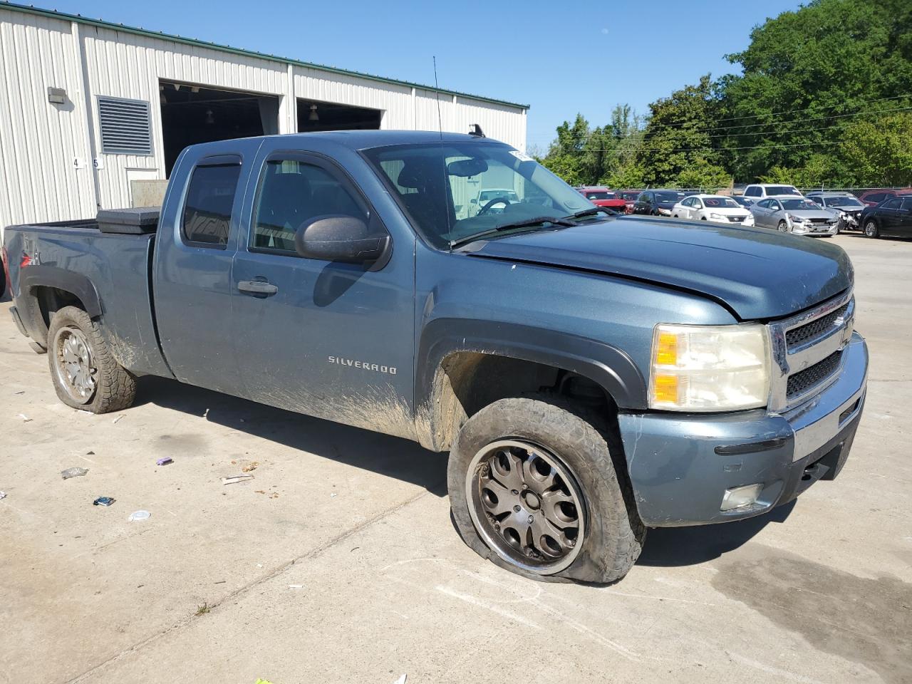 Photo 3 VIN: 1GCRKSE31BZ123482 - CHEVROLET SILVERADO 