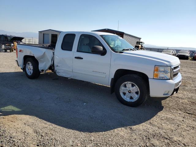 Photo 3 VIN: 1GCRKSE31BZ127631 - CHEVROLET SILVERADO 