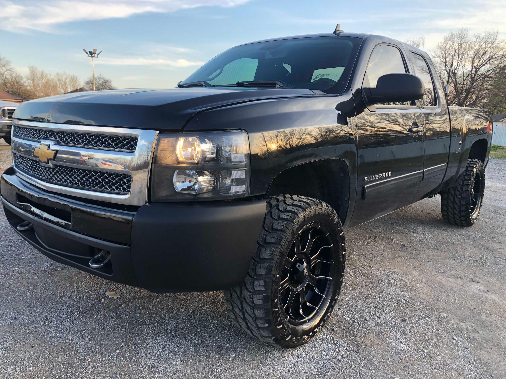 Photo 1 VIN: 1GCRKSE31BZ328719 - CHEVROLET SILVERADO 