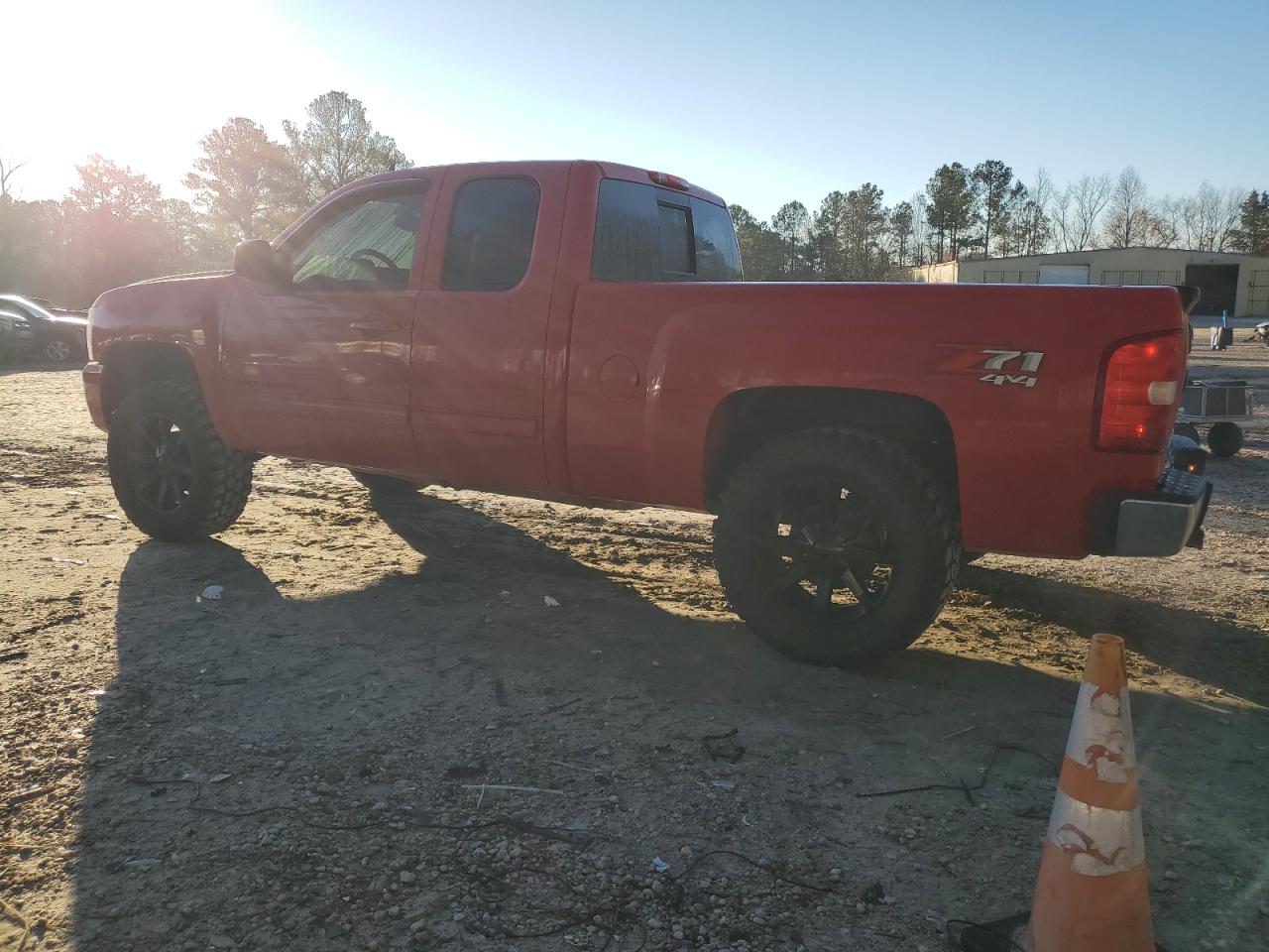 Photo 1 VIN: 1GCRKSE32BZ315459 - CHEVROLET SILVERADO 