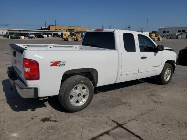 Photo 2 VIN: 1GCRKSE34BZ243485 - CHEVROLET SILVERADO 