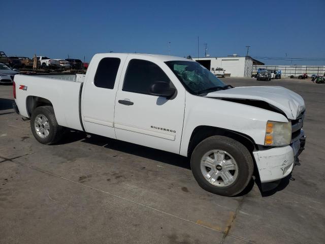 Photo 3 VIN: 1GCRKSE34BZ243485 - CHEVROLET SILVERADO 