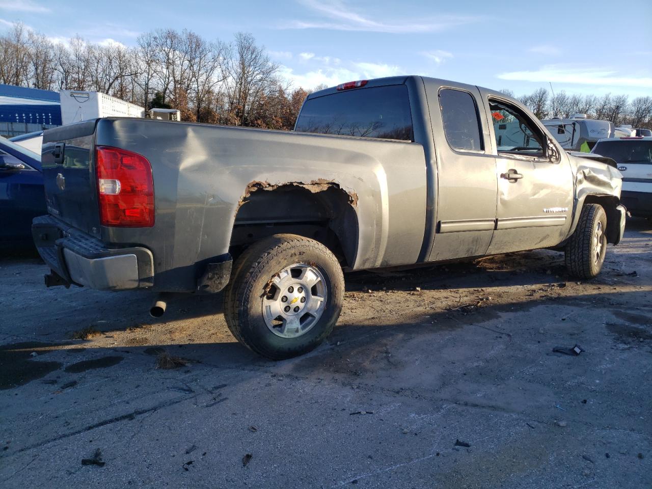 Photo 2 VIN: 1GCRKSE34BZ279113 - CHEVROLET SILVERADO 