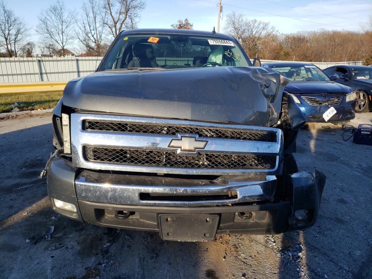 Photo 4 VIN: 1GCRKSE34BZ279113 - CHEVROLET SILVERADO 