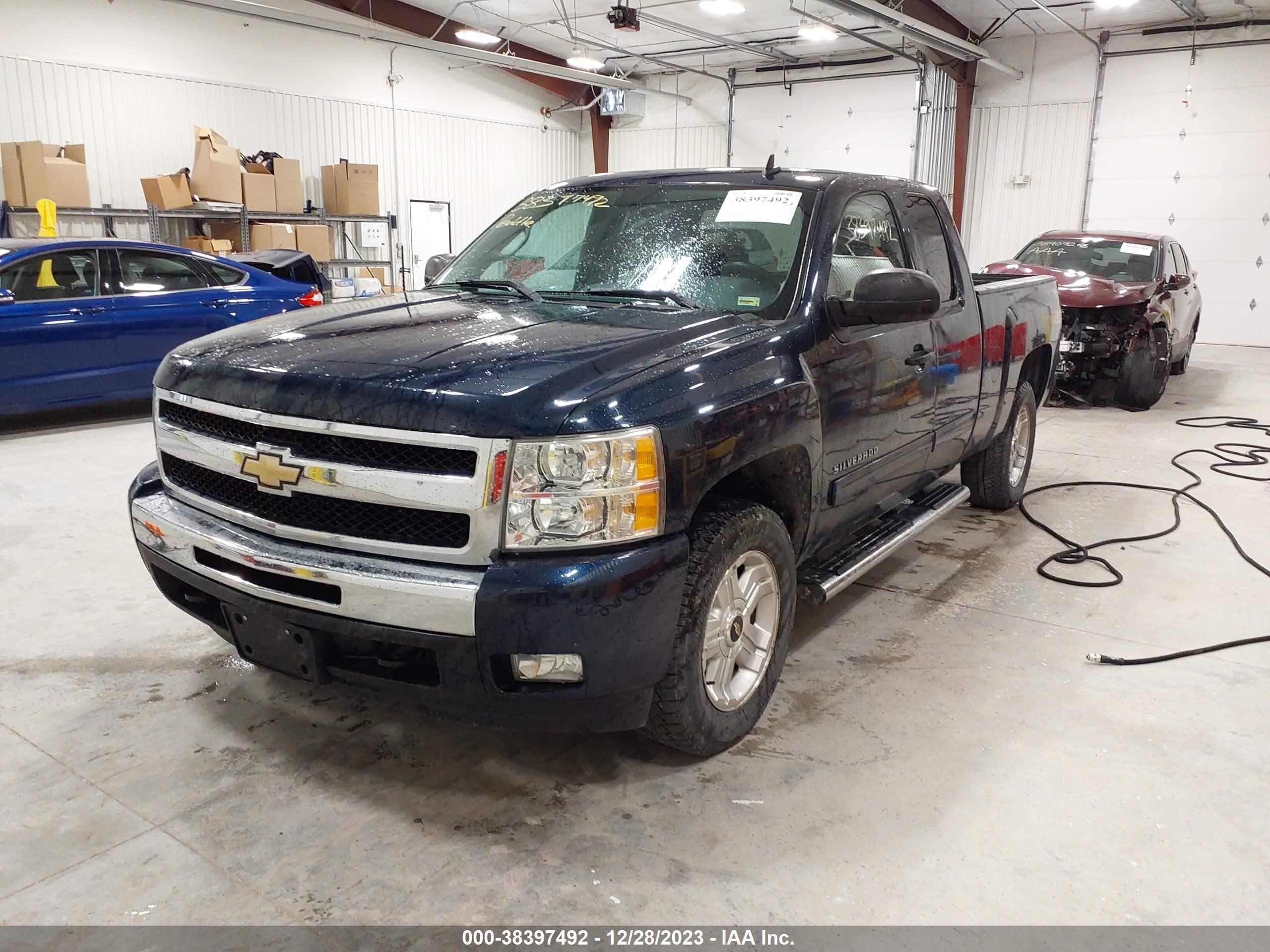 Photo 1 VIN: 1GCRKSE34BZ347023 - CHEVROLET SILVERADO 