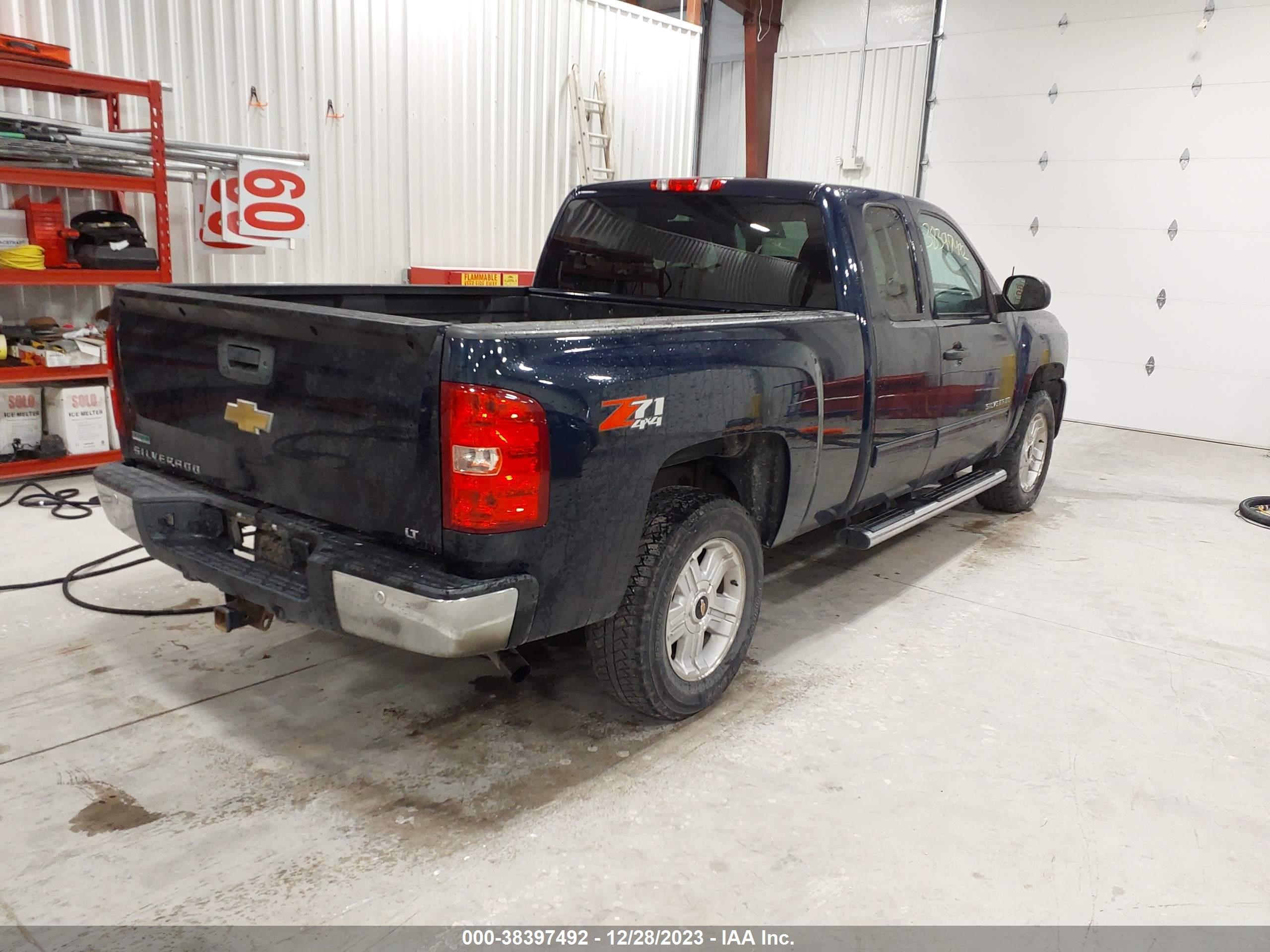 Photo 3 VIN: 1GCRKSE34BZ347023 - CHEVROLET SILVERADO 