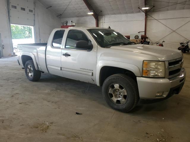 Photo 3 VIN: 1GCRKSE35BZ207501 - CHEVROLET SILVERADO 