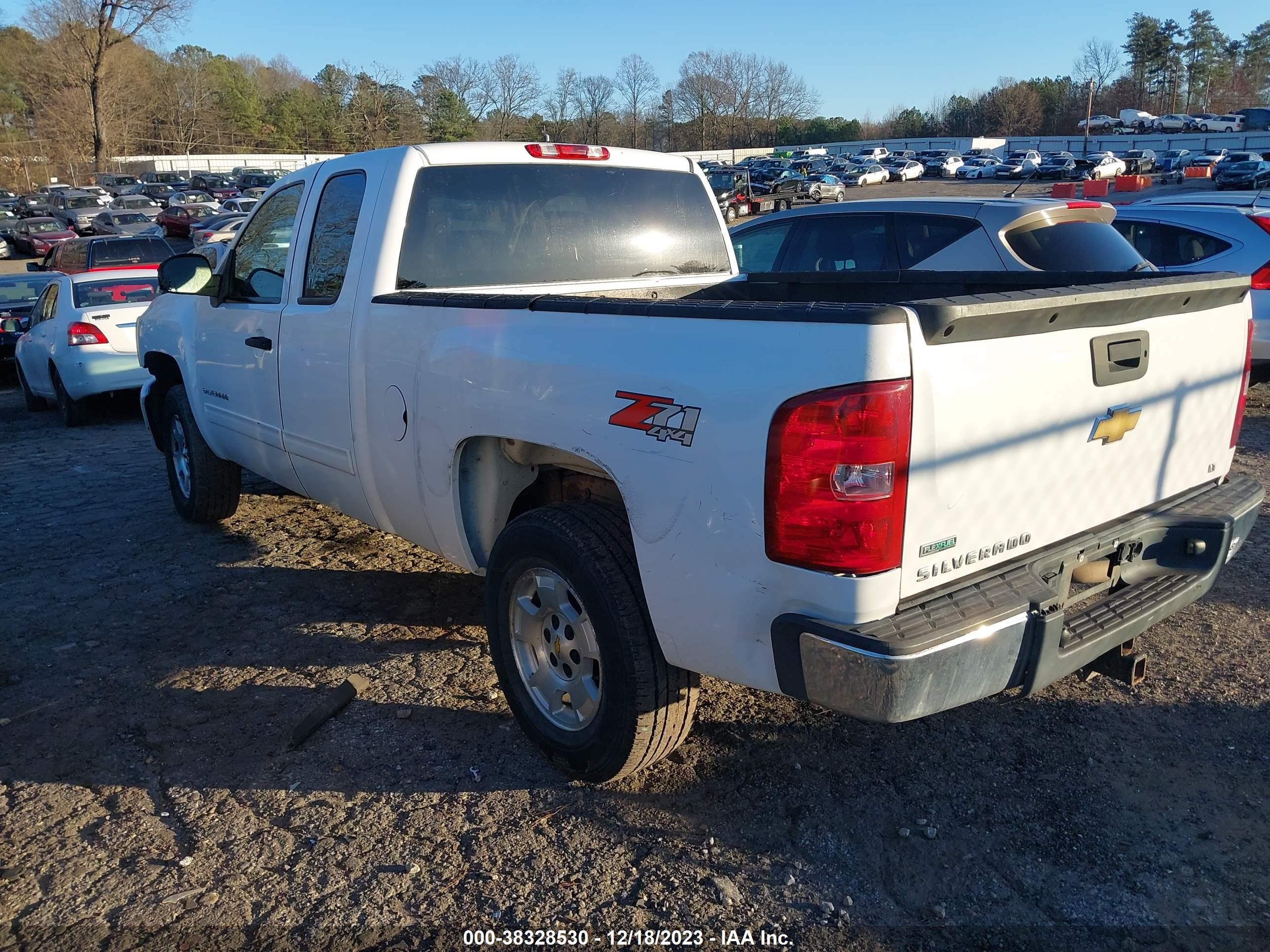 Photo 1 VIN: 1GCRKSE35BZ236755 - CHEVROLET SILVERADO 