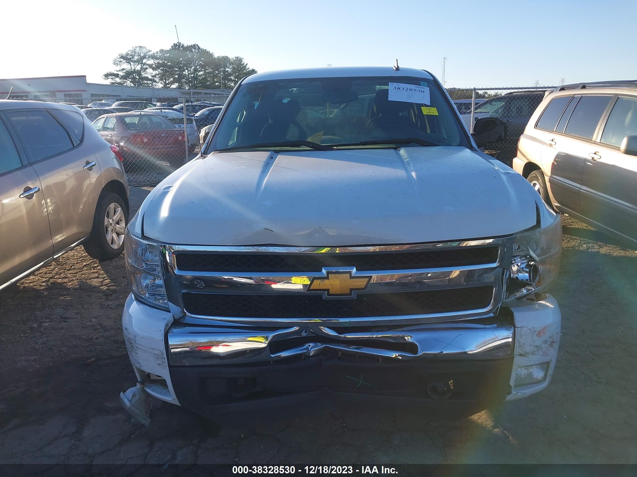 Photo 11 VIN: 1GCRKSE35BZ236755 - CHEVROLET SILVERADO 