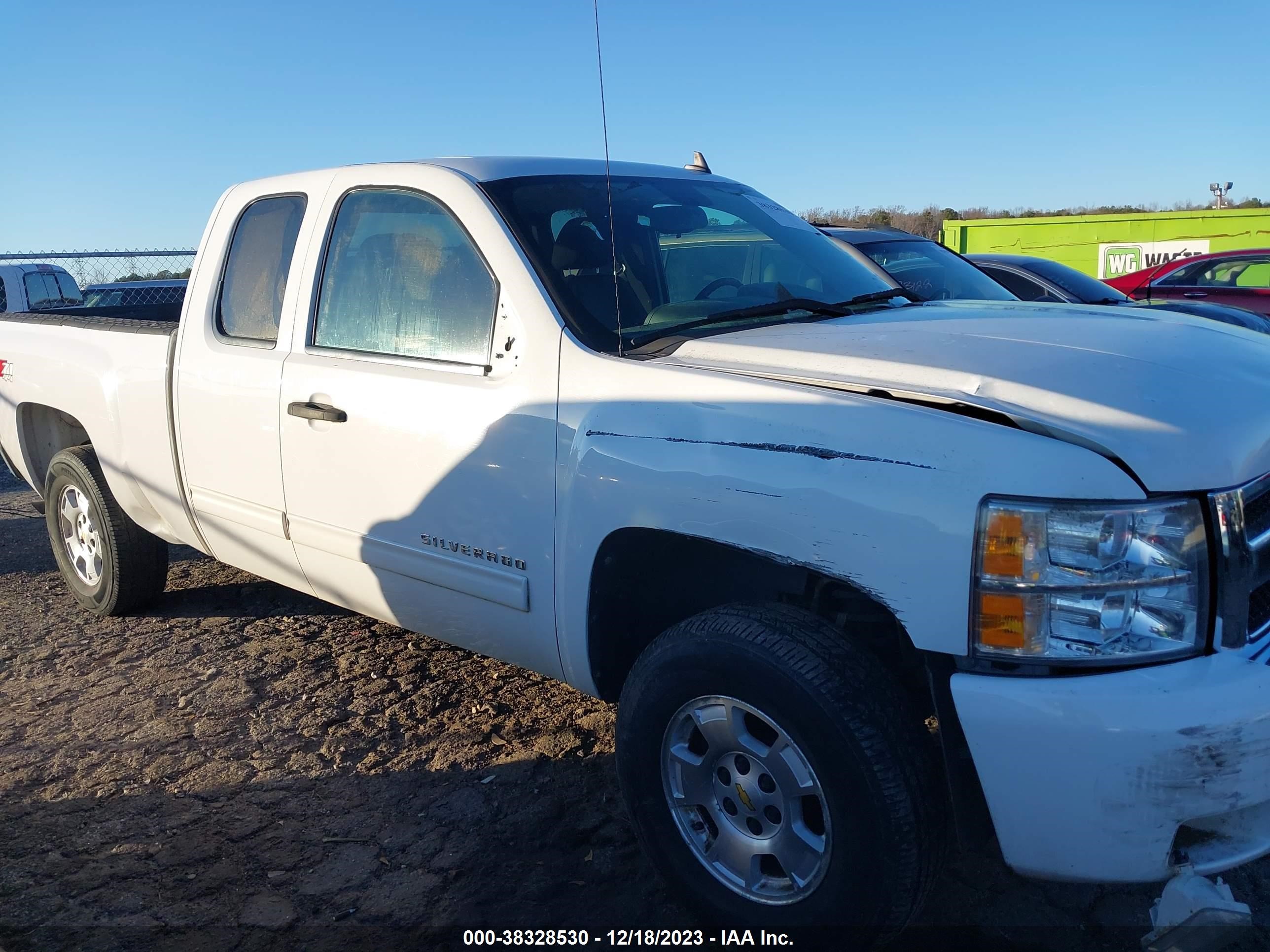 Photo 12 VIN: 1GCRKSE35BZ236755 - CHEVROLET SILVERADO 