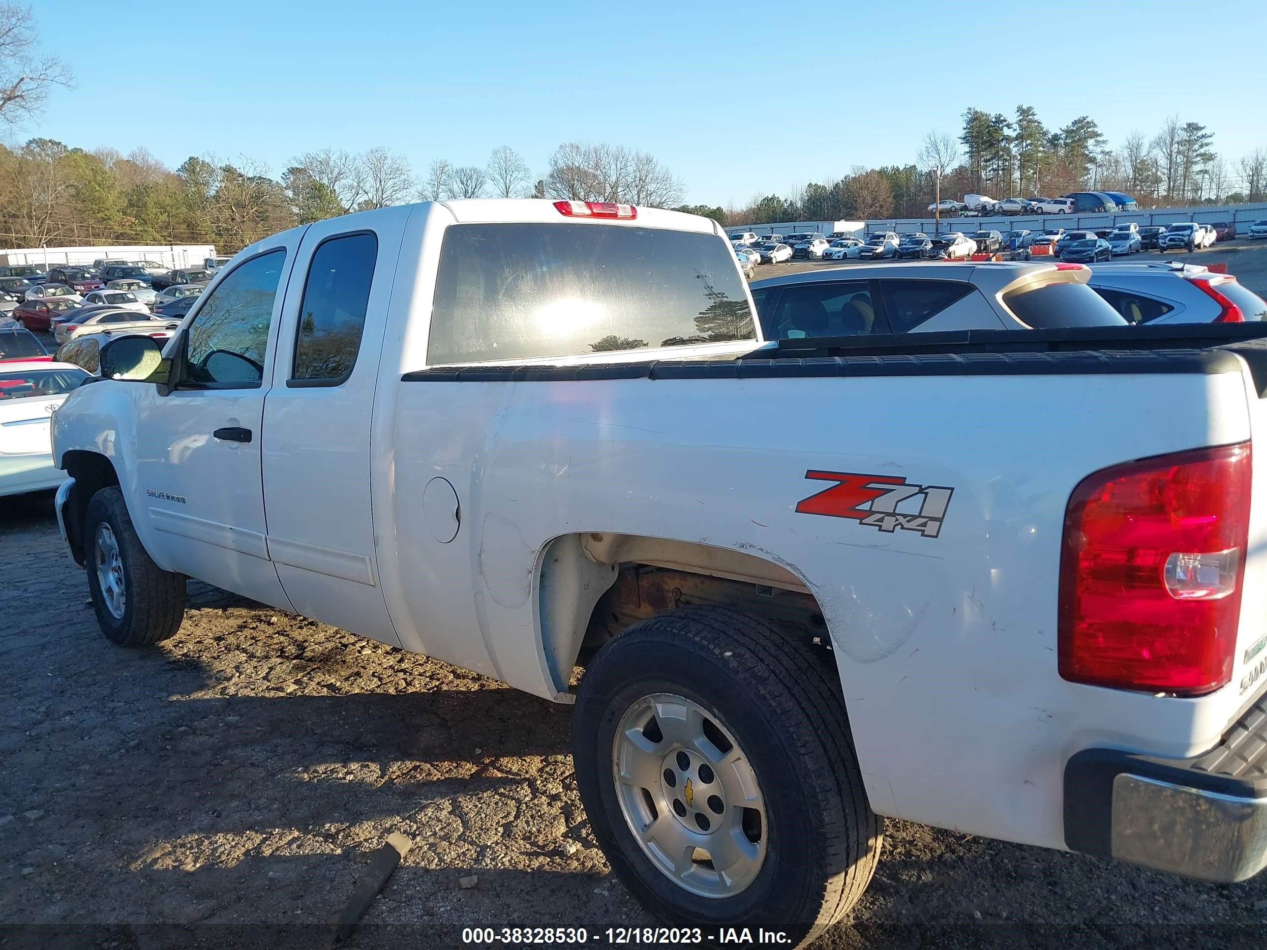 Photo 13 VIN: 1GCRKSE35BZ236755 - CHEVROLET SILVERADO 