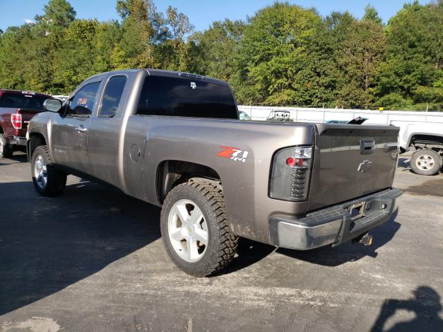 Photo 2 VIN: 1GCRKSE35BZ311972 - CHEVROLET SILVERADO 