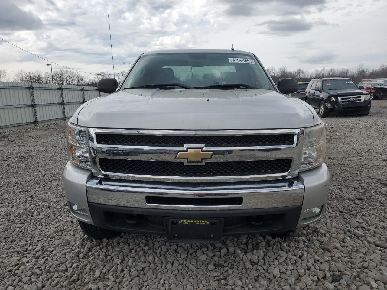 Photo 4 VIN: 1GCRKSE35BZ335768 - CHEVROLET SILVERADO 