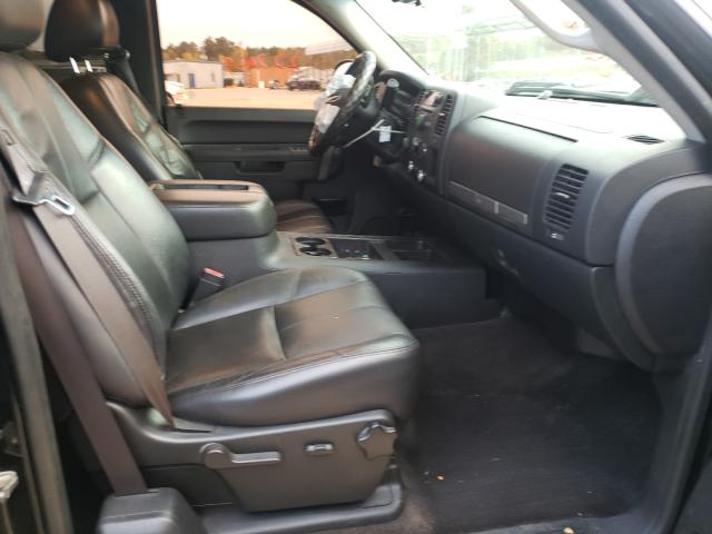 Photo 4 VIN: 1GCRKSE36BZ307994 - CHEVROLET SILVERADO 