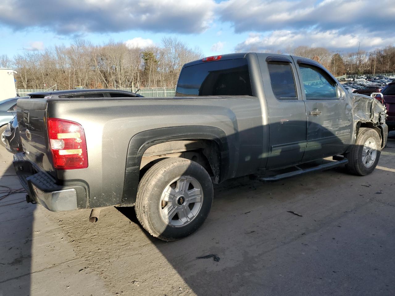 Photo 2 VIN: 1GCRKSE36BZ417413 - CHEVROLET SILVERADO 