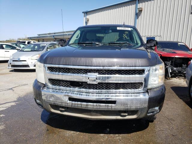 Photo 4 VIN: 1GCRKSE37BZ145132 - CHEVROLET SILVERADO 