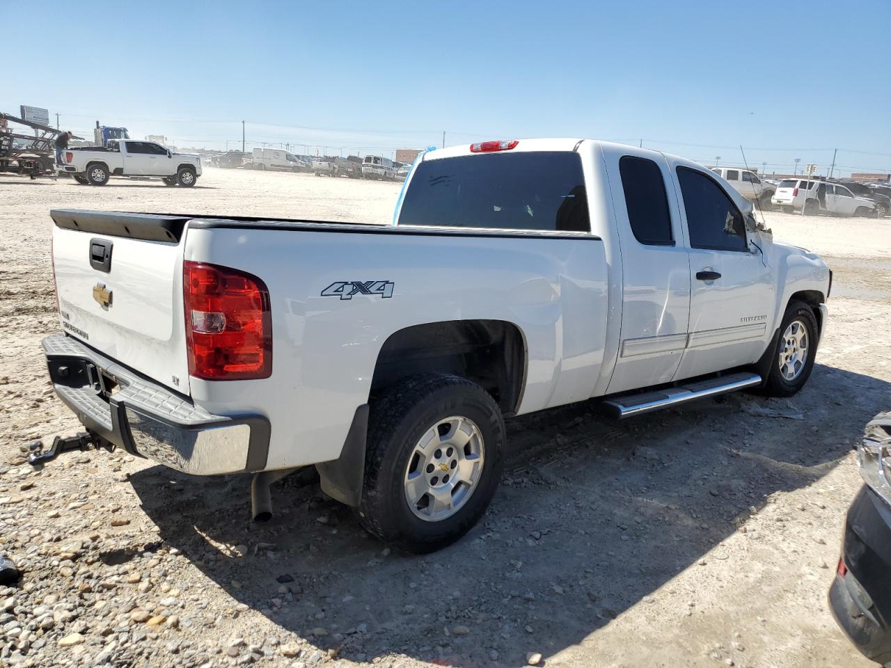 Photo 2 VIN: 1GCRKSE37BZ308264 - CHEVROLET SILVERADO 