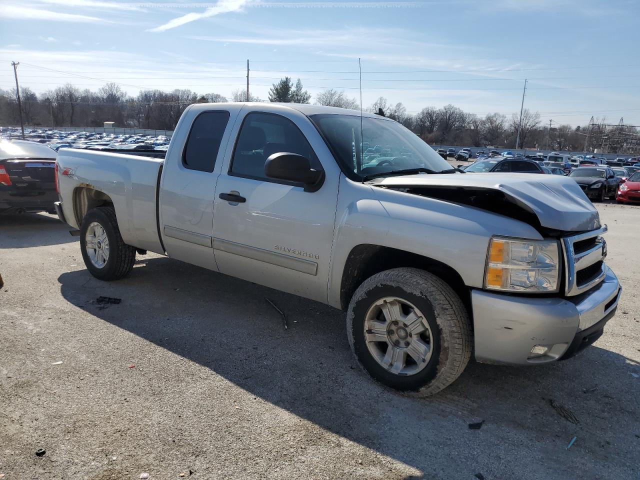 Photo 3 VIN: 1GCRKSE39BZ401772 - CHEVROLET SILVERADO 