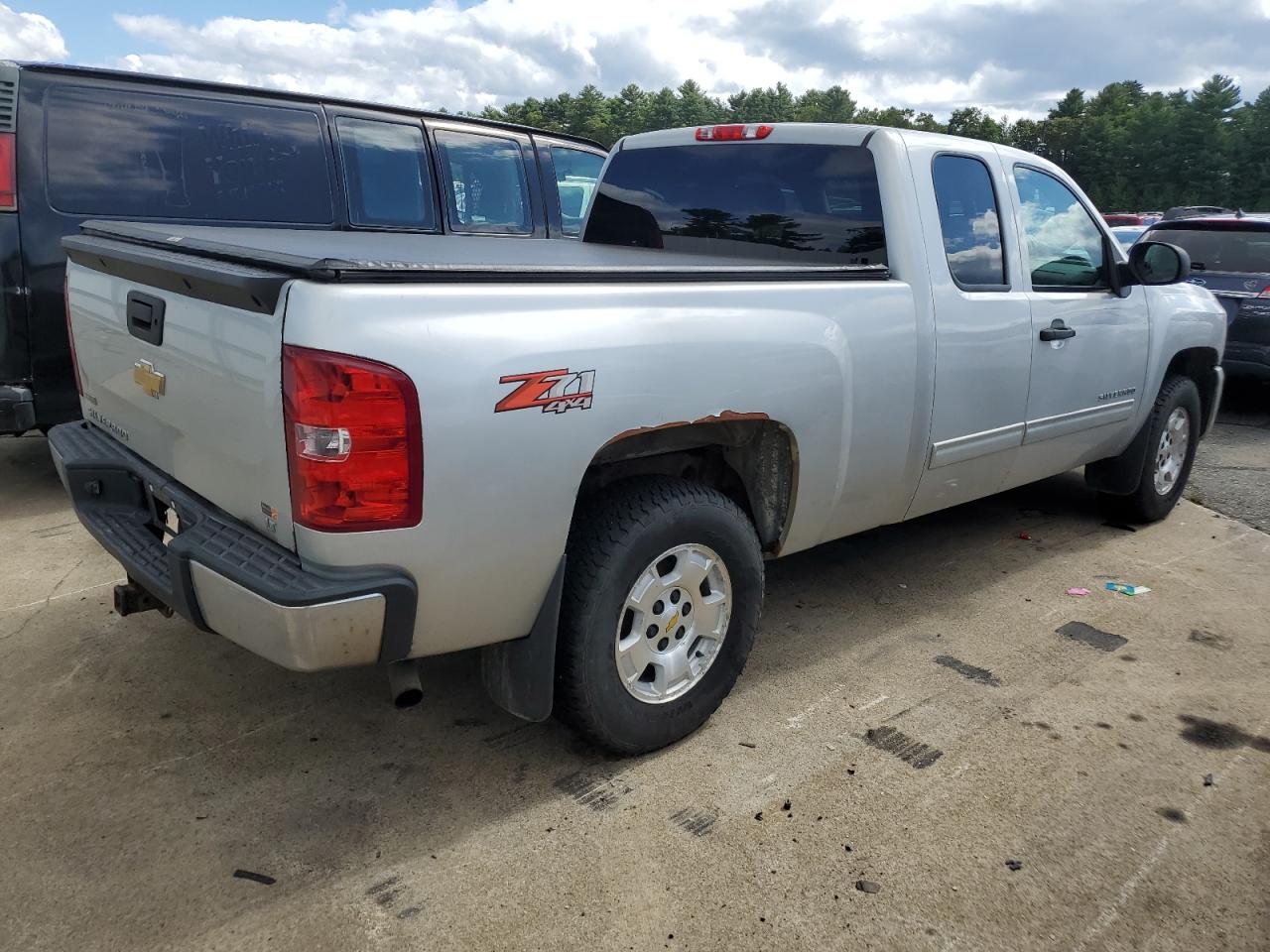 Photo 2 VIN: 1GCRKSE39BZ423206 - CHEVROLET SILVERADO 