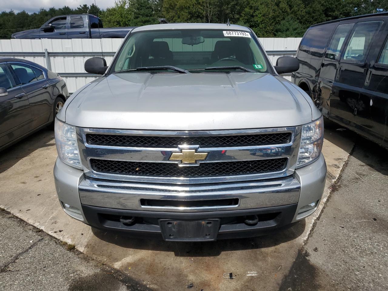 Photo 4 VIN: 1GCRKSE39BZ423206 - CHEVROLET SILVERADO 