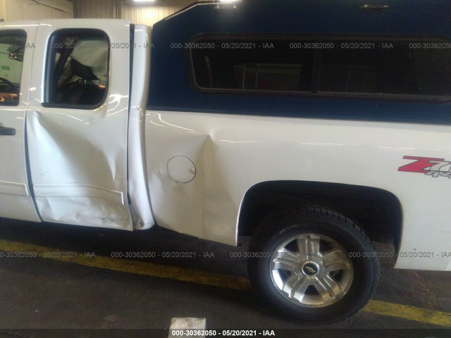 Photo 5 VIN: 1GCRKSE39BZ457971 - CHEVROLET SILVERADO 1500 