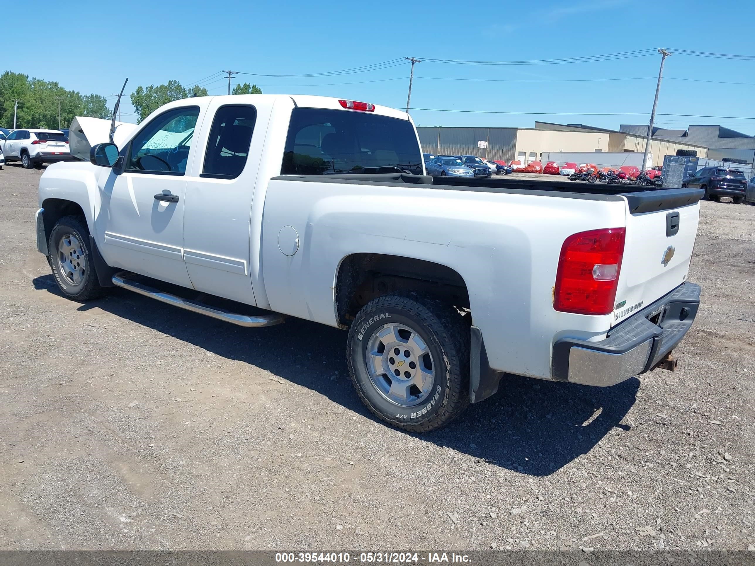 Photo 2 VIN: 1GCRKSE3XBZ458563 - CHEVROLET SILVERADO 