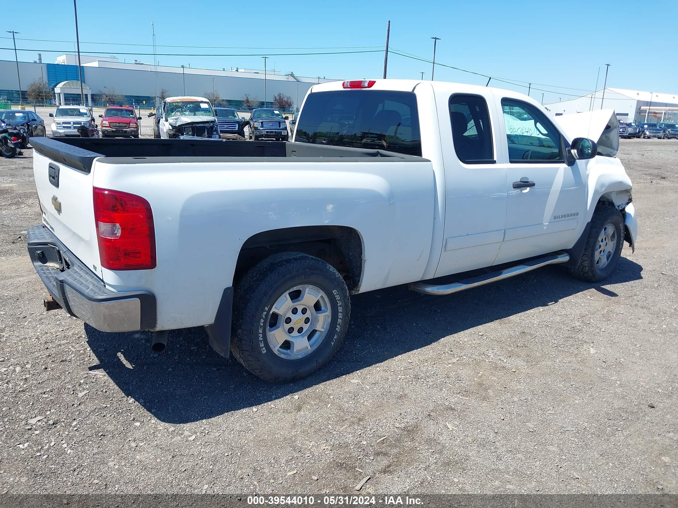 Photo 3 VIN: 1GCRKSE3XBZ458563 - CHEVROLET SILVERADO 