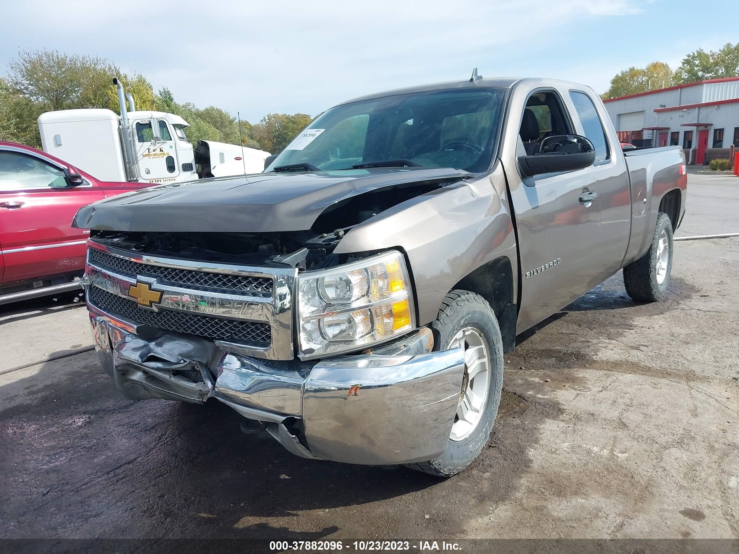 Photo 1 VIN: 1GCRKSE70CZ210665 - CHEVROLET SILVERADO 