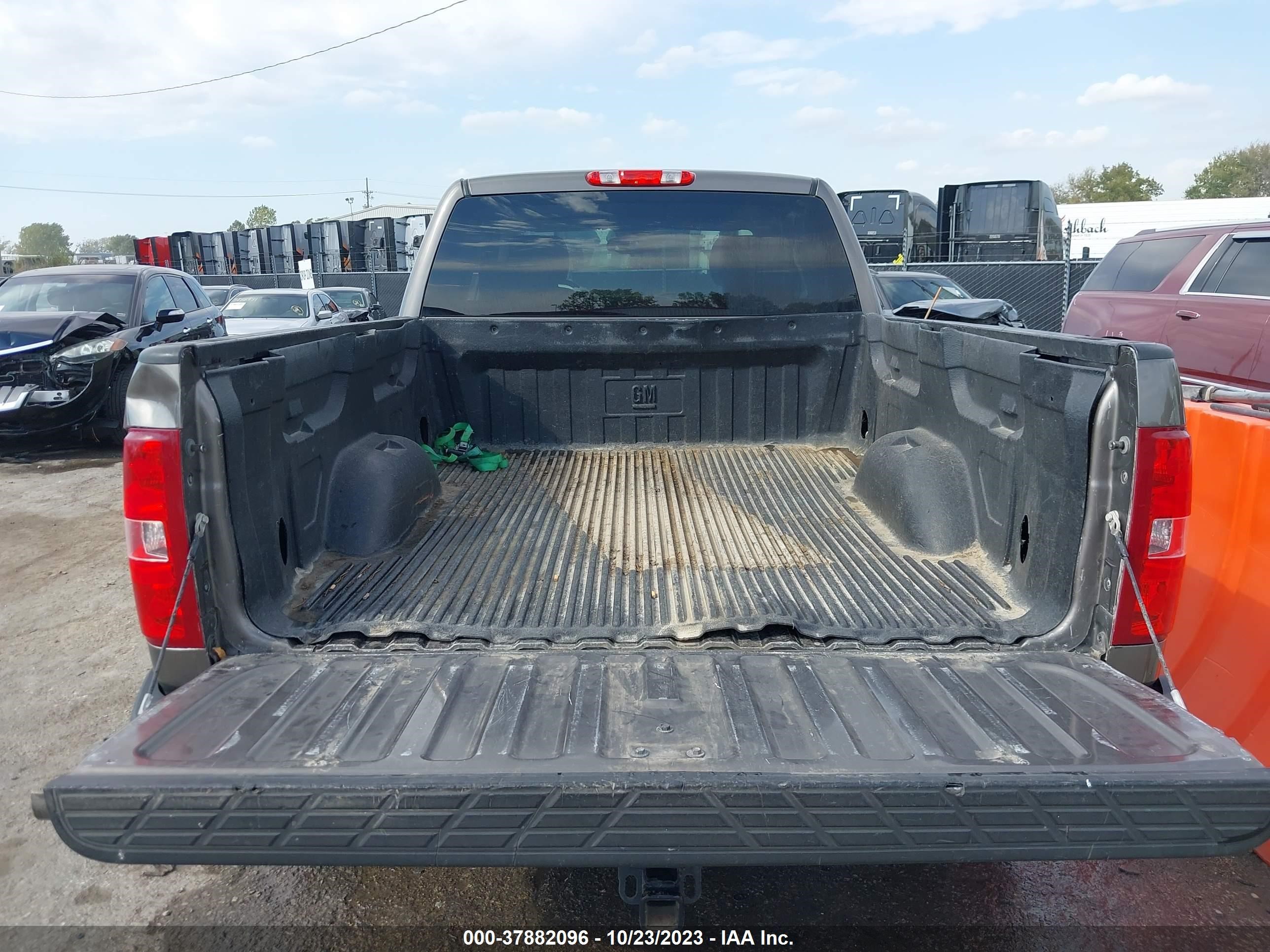 Photo 11 VIN: 1GCRKSE70CZ210665 - CHEVROLET SILVERADO 