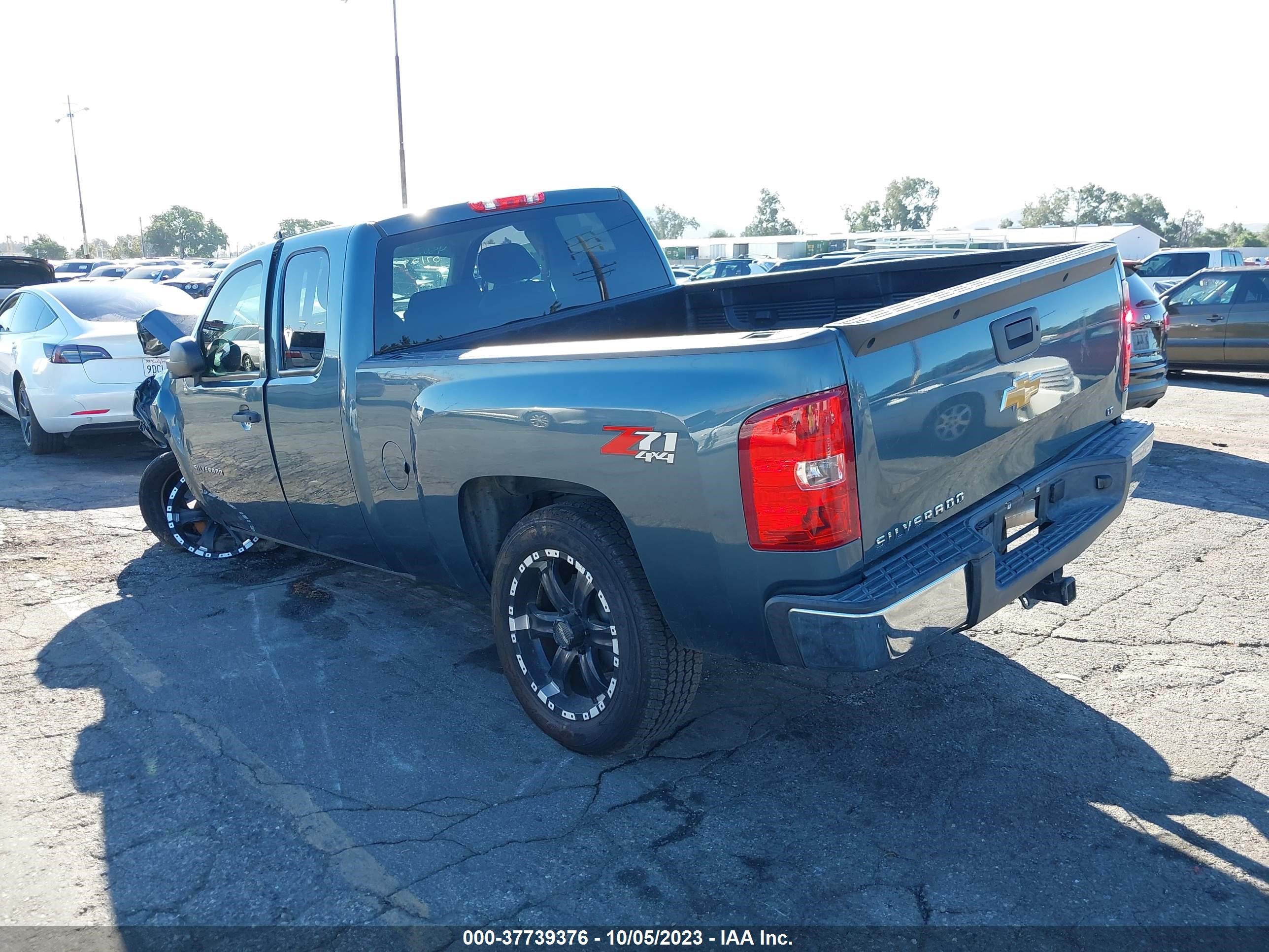 Photo 2 VIN: 1GCRKSE70DZ317037 - CHEVROLET SILVERADO 