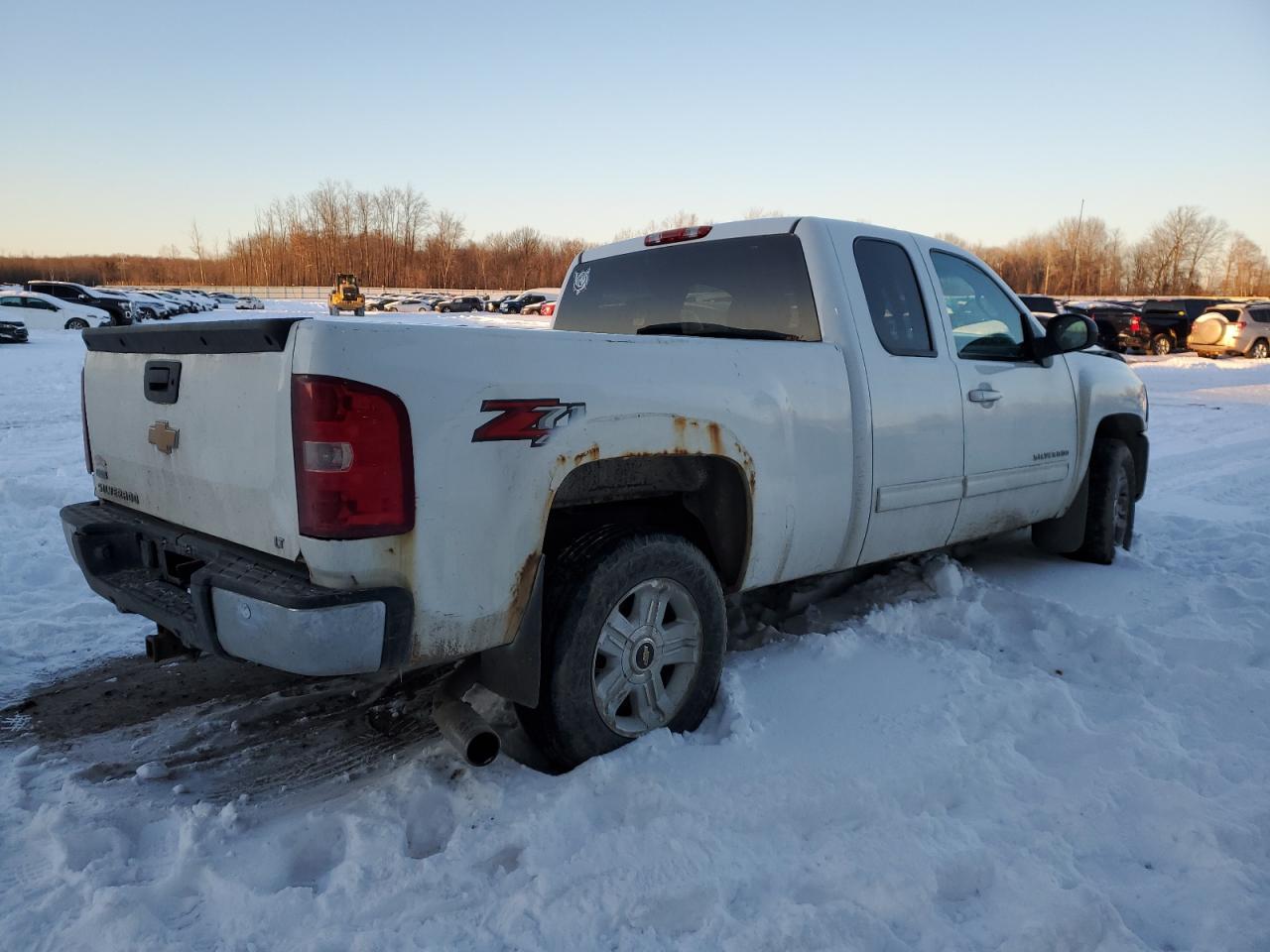 Photo 2 VIN: 1GCRKSE71CZ132199 - CHEVROLET SILVERADO 