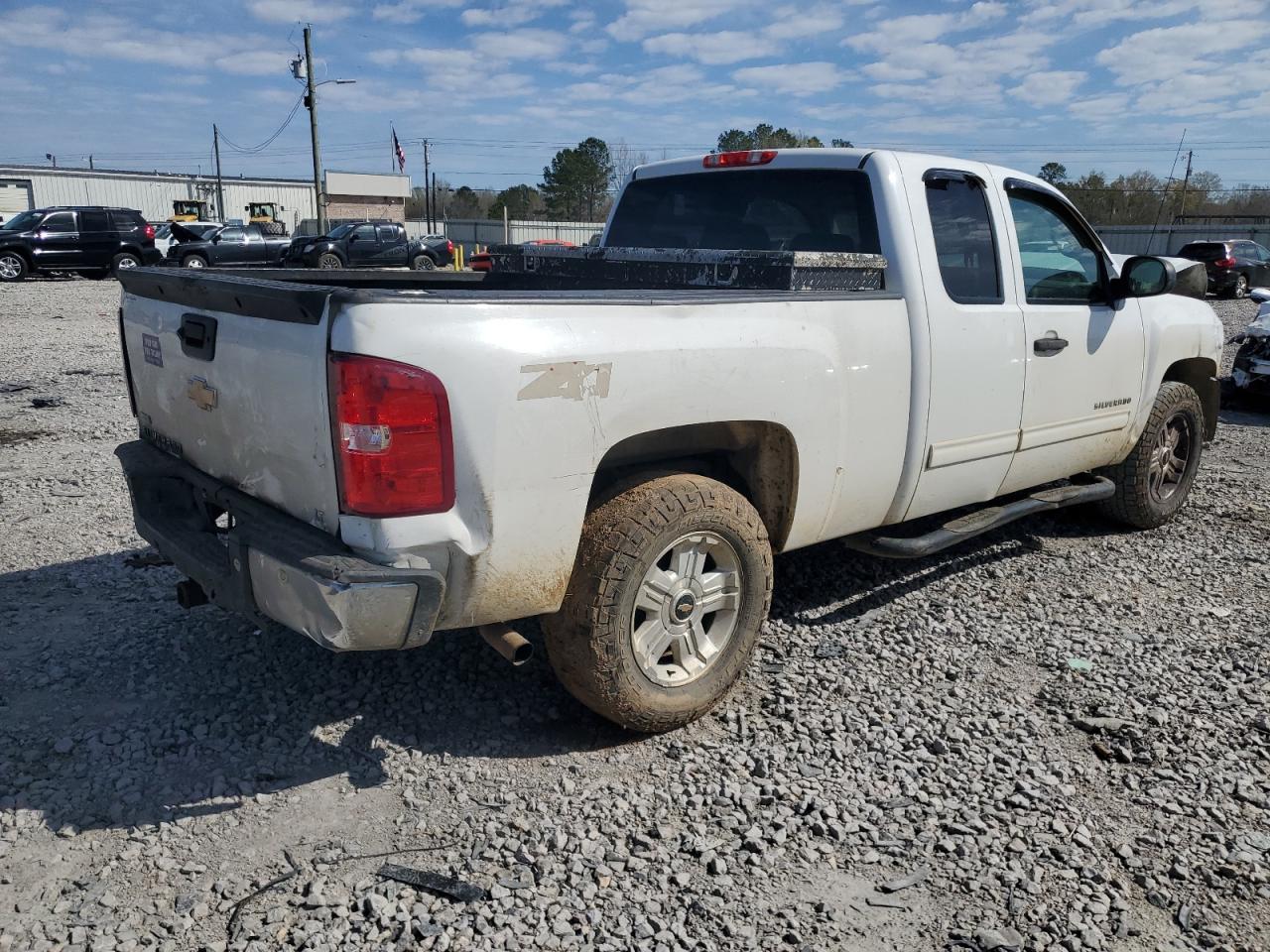 Photo 2 VIN: 1GCRKSE71CZ165042 - CHEVROLET SILVERADO 