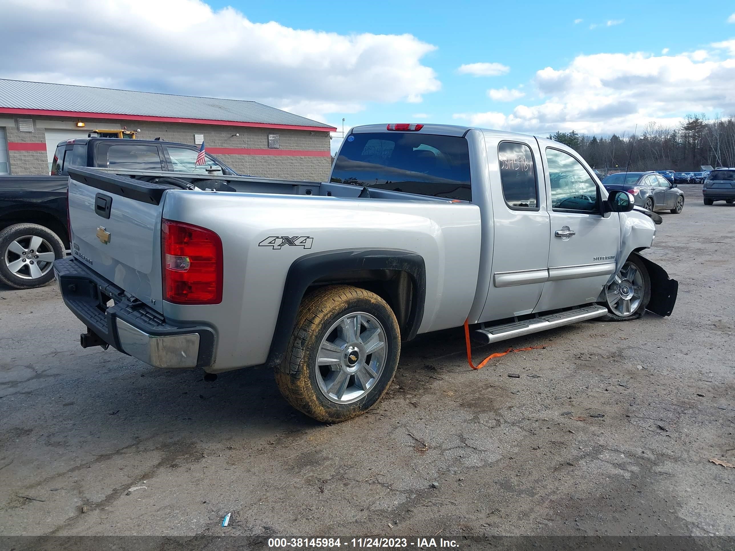 Photo 3 VIN: 1GCRKSE72DZ166198 - CHEVROLET SILVERADO 