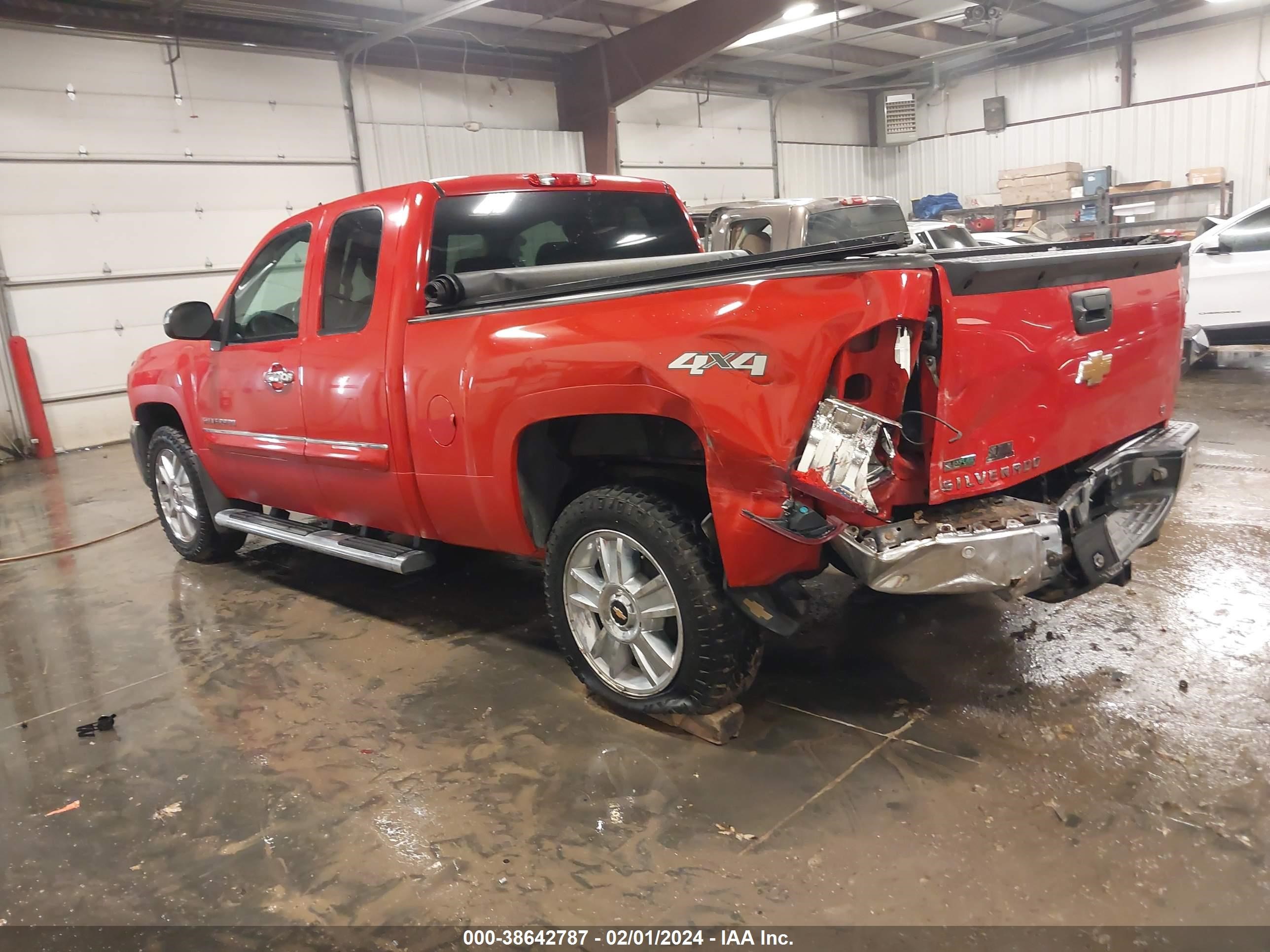 Photo 2 VIN: 1GCRKSE73CZ258709 - CHEVROLET SILVERADO 