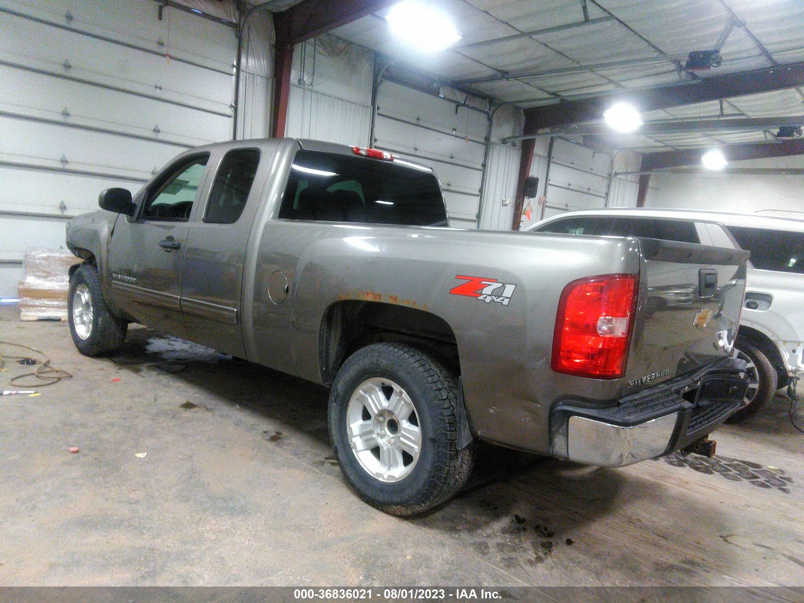 Photo 2 VIN: 1GCRKSE73DZ291825 - CHEVROLET SILVERADO 