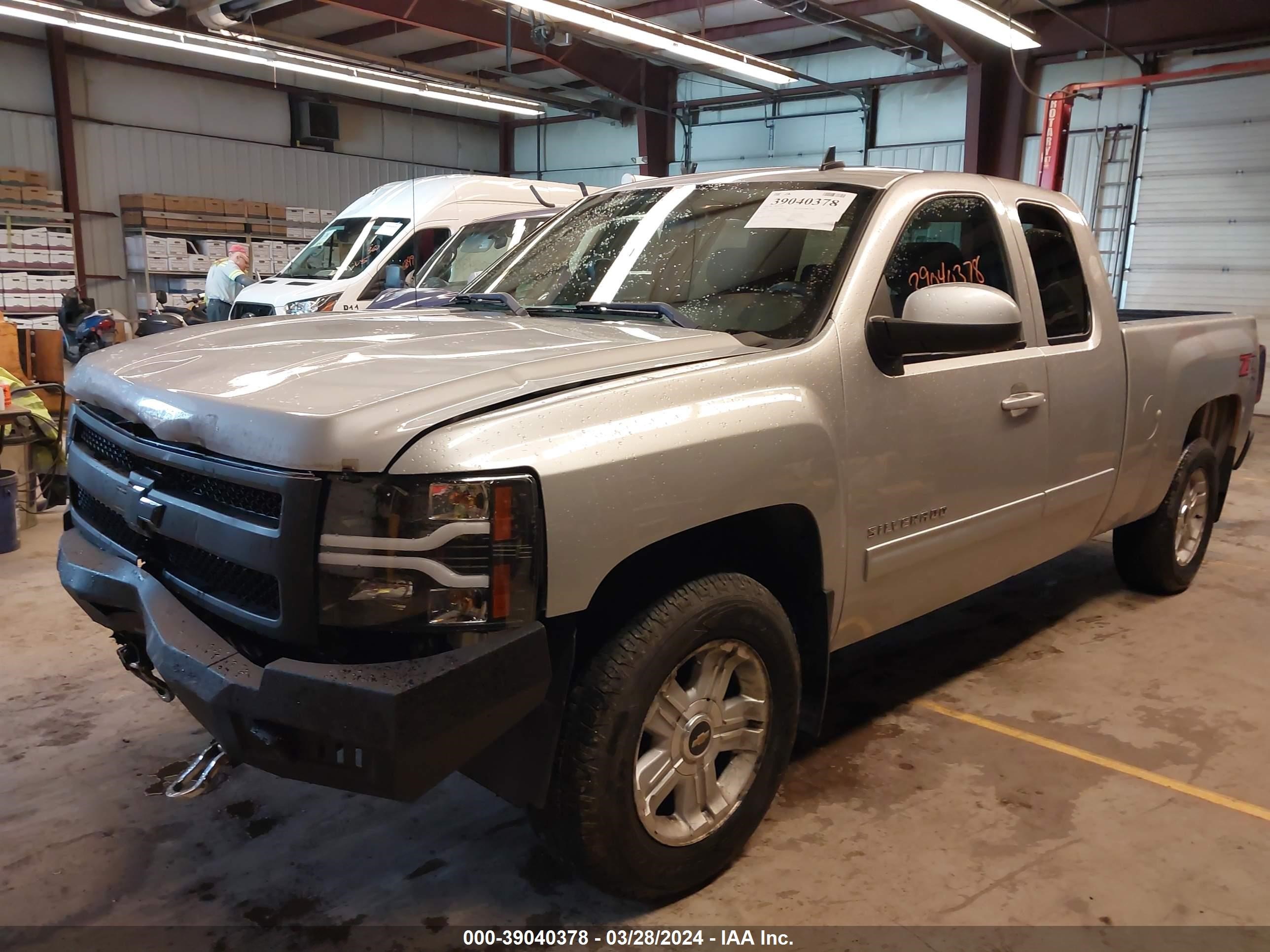 Photo 1 VIN: 1GCRKSE73DZ328467 - CHEVROLET SILVERADO 