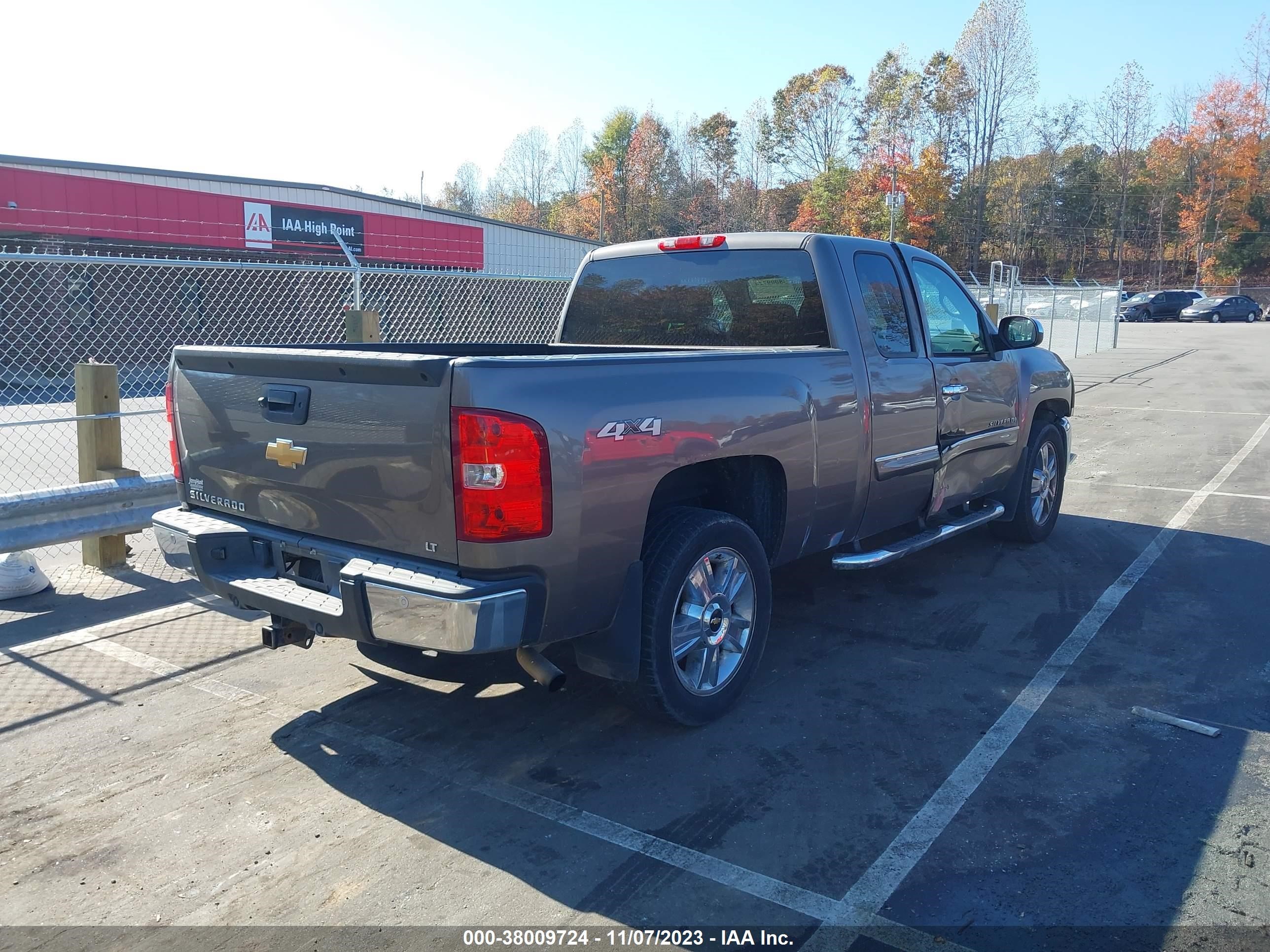 Photo 3 VIN: 1GCRKSE74CZ333918 - CHEVROLET SILVERADO 