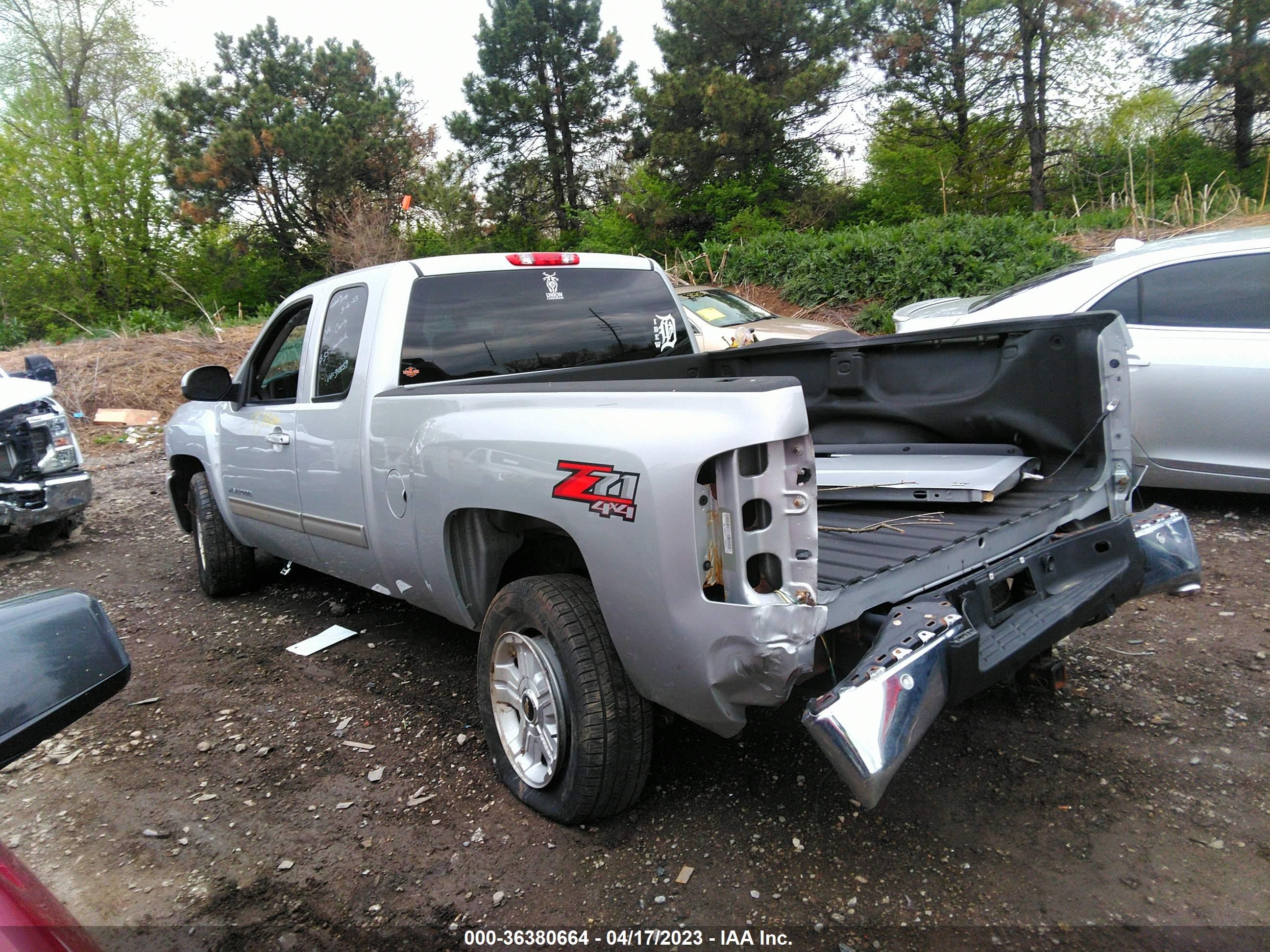 Photo 2 VIN: 1GCRKSE74DZ340059 - CHEVROLET SILVERADO 