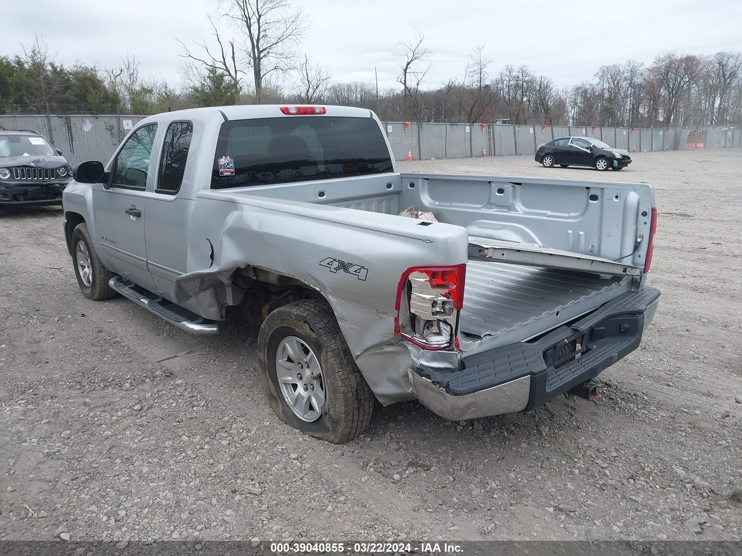 Photo 5 VIN: 1GCRKSE74DZ361719 - CHEVROLET SILVERADO 