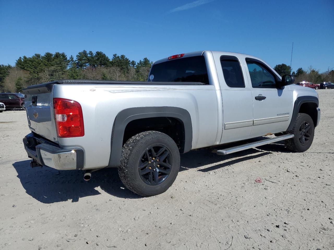 Photo 2 VIN: 1GCRKSE75CZ201492 - CHEVROLET SILVERADO 